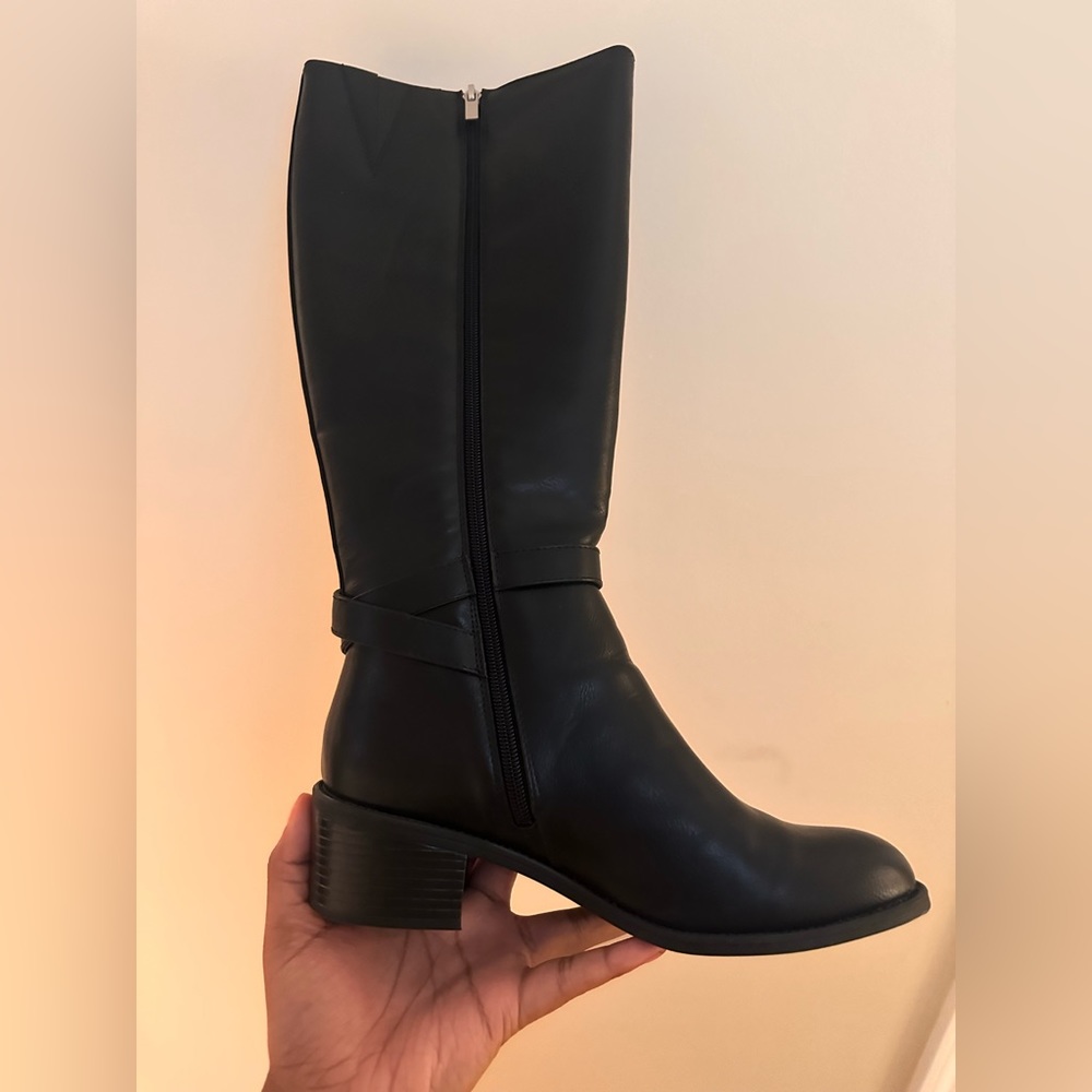 WONENS CHAPS FALL/WINTER BOOTS SIZE 9B